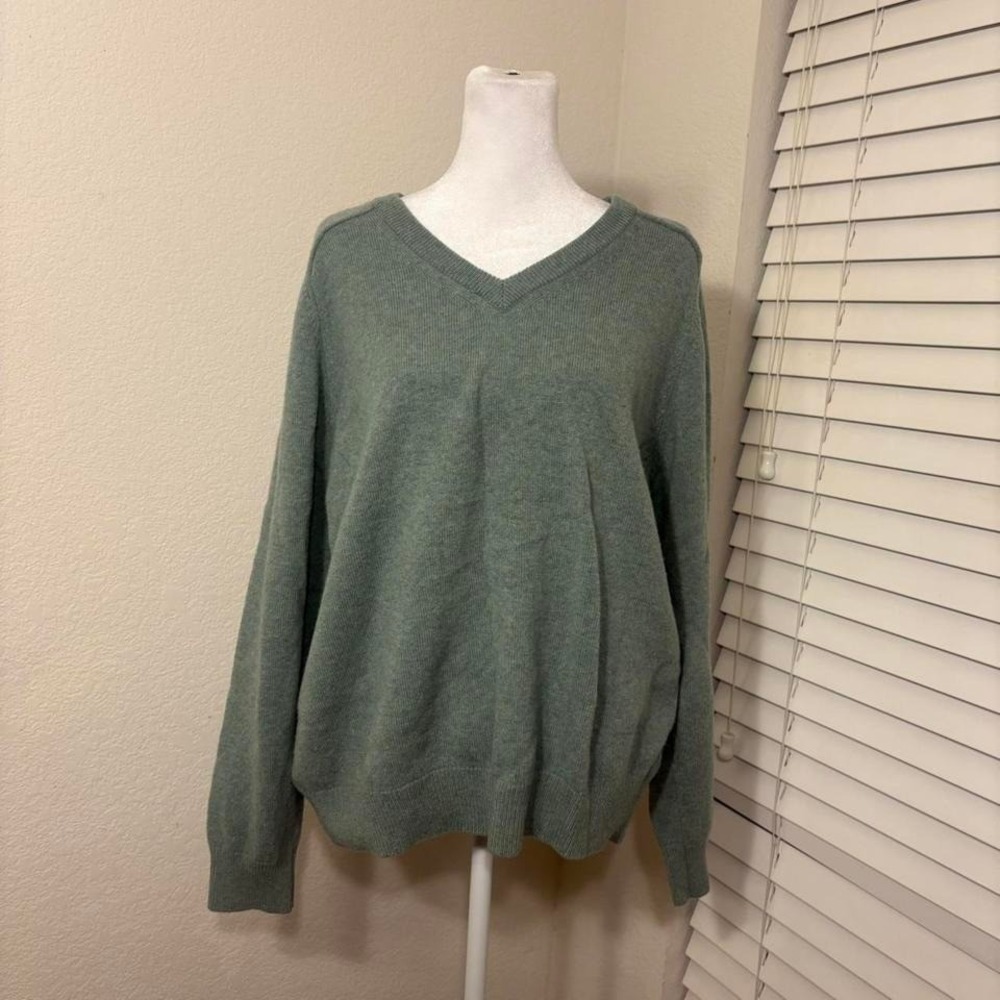 LL Bean size‎ L mens gray green v neck lambswool sweater